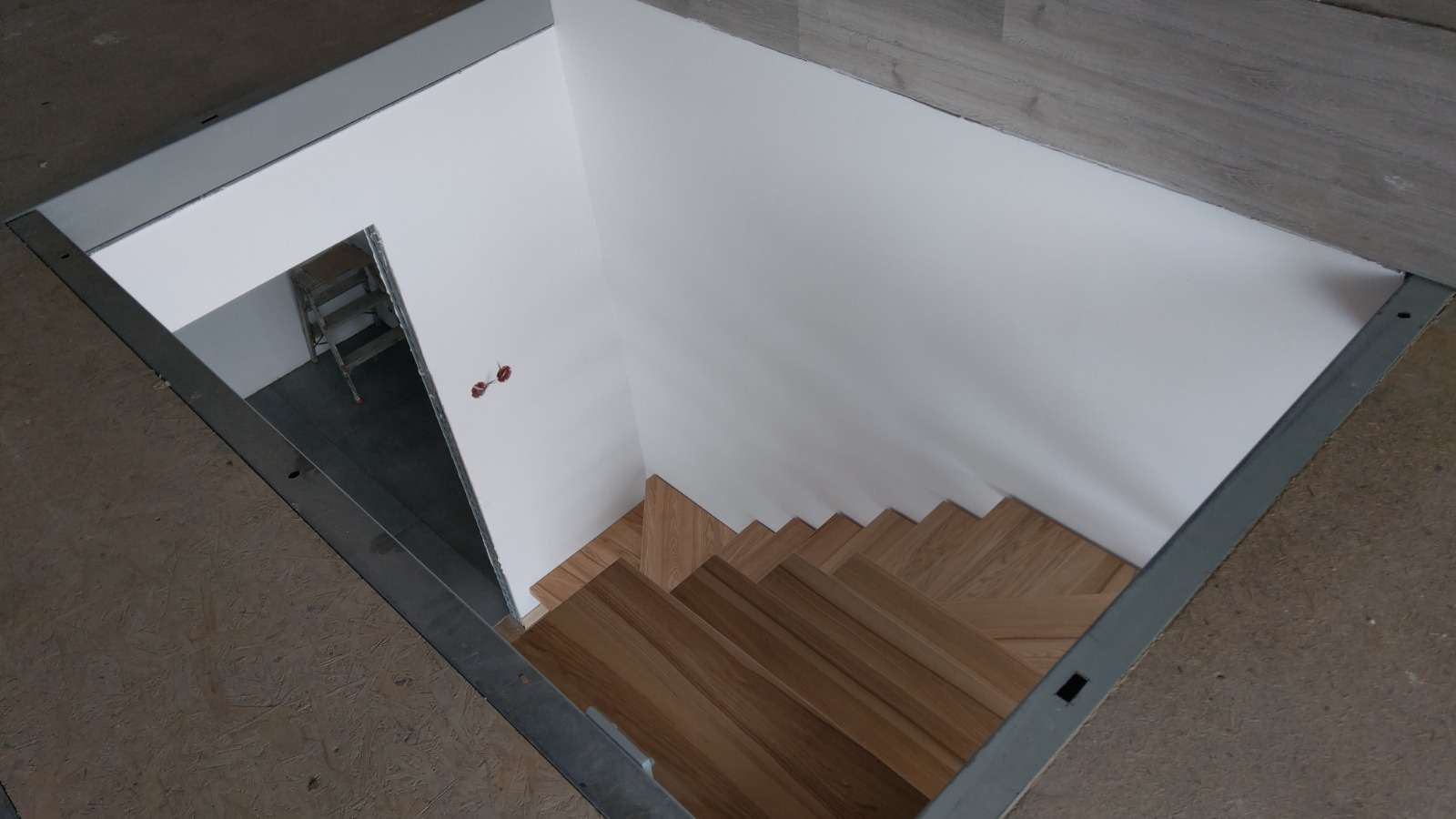 Schody prowadzące na antresolę
